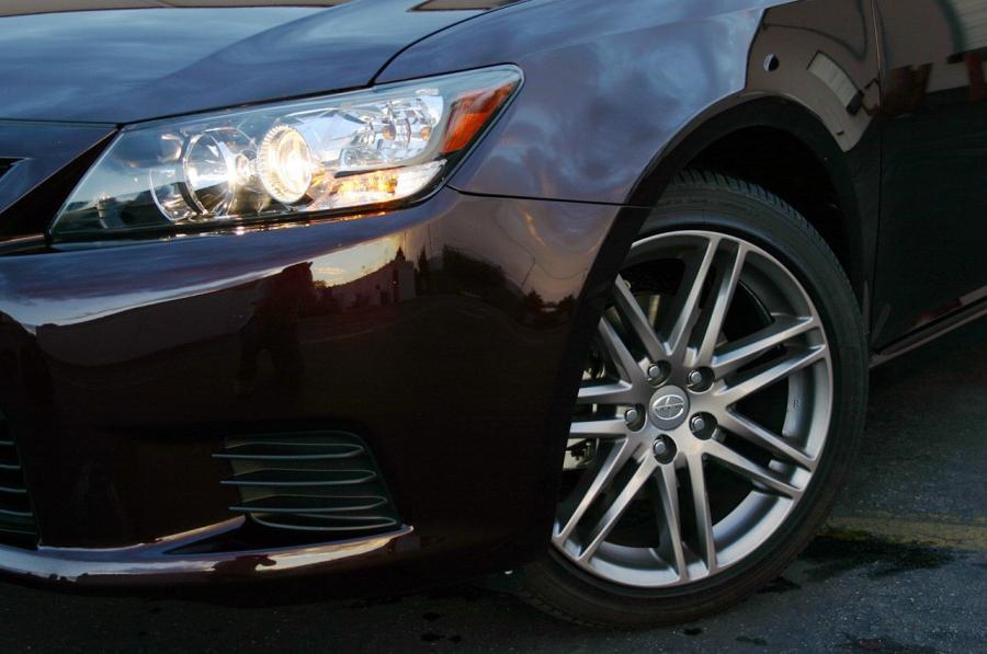 Детали экстерьера Scion tC 2011 года  (фото 9 из 68)